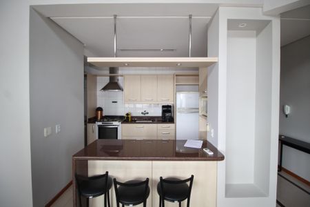 Cozinha de apartamento para alugar com 1 quarto, 75m² em Três Figueiras, Porto Alegre