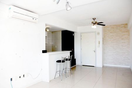 Sala de apartamento à venda com 2 quartos, 58m² em Santana, Porto Alegre