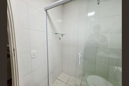 Banheiro de apartamento para alugar com 1 quarto, 50m² em Jardim Monte Libano, Santo André