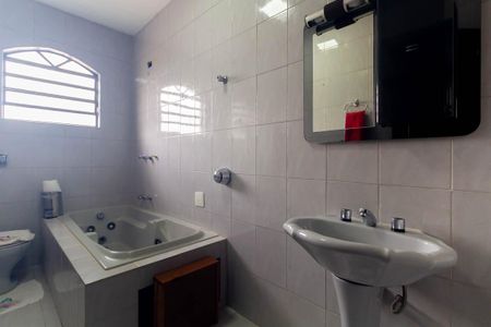 Casa à venda com 350m², 4 quartos e 2 vagasBanheiro 3