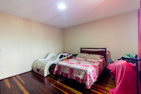 Casa à venda com 350m², 4 quartos e 2 vagasSuíte