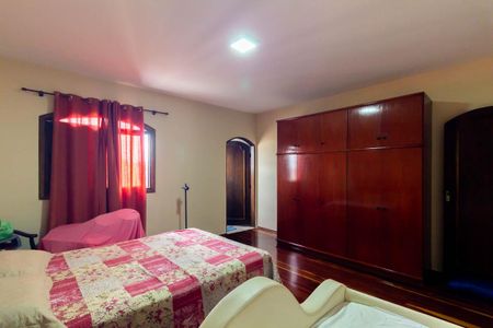 Casa à venda com 350m², 4 quartos e 2 vagasSuíte