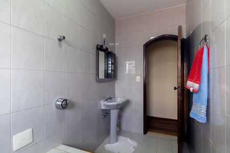 Casa à venda com 350m², 4 quartos e 2 vagasBanheiro 3