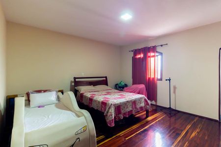 Casa à venda com 350m², 4 quartos e 2 vagasSuíte