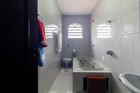 Casa à venda com 350m², 4 quartos e 2 vagasBanheiro 3