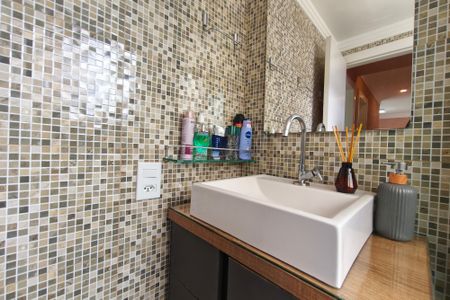 Apartamento à venda com 47m², 2 quartos e 1 vaga Apartamento à venda com 47m², 2 quartos e 1 vagaBanheiro