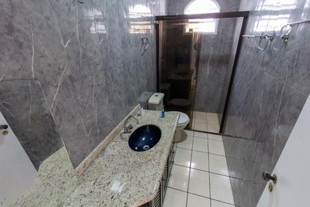 Casa para alugar com 300m², 3 quartos e 2 vagas Casa para alugar com 300m², 3 quartos e 2 vagasBanheiro