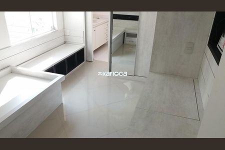 Casa de condomínio à venda com 700m², 5 quartos e 3 vagas