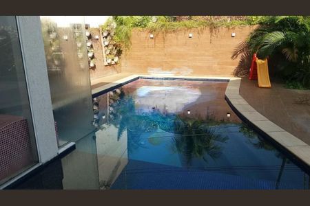Casa de condomínio à venda com 700m², 5 quartos e 3 vagas
