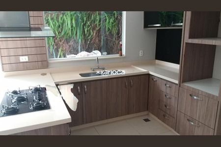 Casa de condomínio à venda com 700m², 5 quartos e 3 vagas