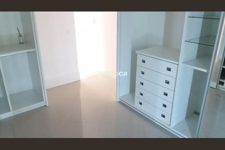 Casa de condomínio à venda com 700m², 5 quartos e 3 vagas