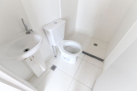 Banheiro de kitnet/studio para alugar com 1 quarto, 16m² em Itaquera, São Paulo