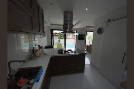 Casa de condomínio à venda com 286m², 4 quartos e 1 vaga