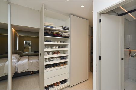 Apartamento à venda com 150m², 2 quartos e 1 vagaCloset Suíte