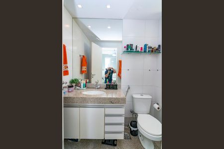 Apartamento à venda com 98m², 3 quartos e 2 vagasBanheiro da Suíte