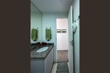Apartamento à venda com 68m², 3 quartos e 2 vagasBanheiro Social