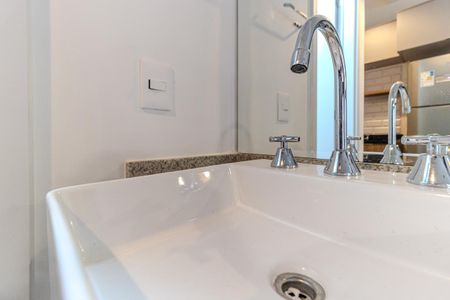 Banheiro de kitnet/studio para alugar com 1 quarto, 24m² em Higienópolis, São Paulo