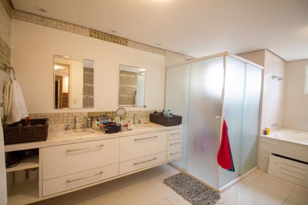 Apartamento para alugar com 200m², 4 quartos e 4 vagasBanheiro da Suíte 4