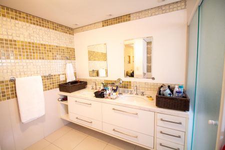 Apartamento para alugar com 200m², 4 quartos e 4 vagasBanheiro da Suíte 4