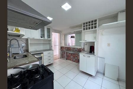 Apartamento para alugar com 128m², 2 quartos e 2 vagasCozinha e Área de Serviço