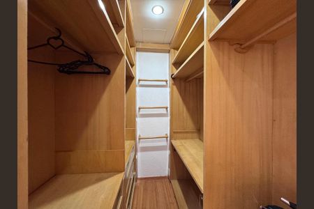 Apartamento para alugar com 128m², 2 quartos e 2 vagasSuíte 1 - Closet