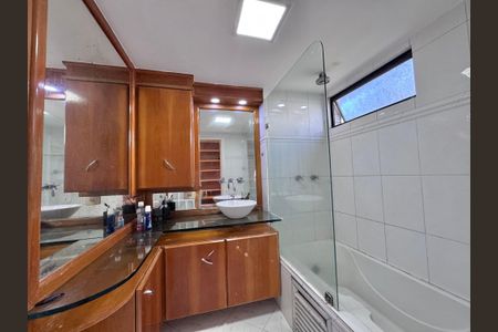 Apartamento para alugar com 128m², 2 quartos e 2 vagasSuíte 1 - Banheiro