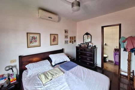 Casa à venda com 560m², 5 quartos e 3 vagasSuíte 2