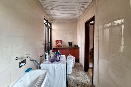 Casa à venda com 560m², 5 quartos e 3 vagasÁrea de Serviço