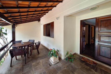 Casa à venda com 560m², 5 quartos e 3 vagasQuintal