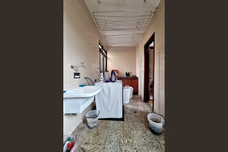 Casa à venda com 560m², 5 quartos e 3 vagasÁrea de Serviço