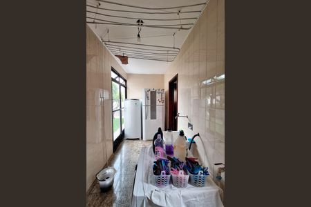 Casa à venda com 560m², 5 quartos e 3 vagasÁrea de Serviço