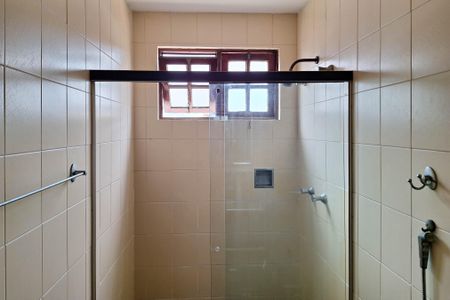 Casa à venda com 560m², 5 quartos e 3 vagasBanheiro da Suíte 4