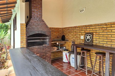Casa à venda com 560m², 5 quartos e 3 vagasQuintal