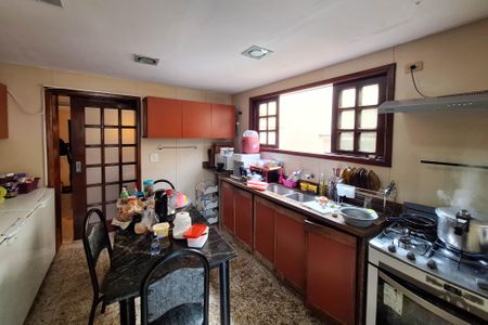 Casa à venda com 560m², 5 quartos e 3 vagasCozinha