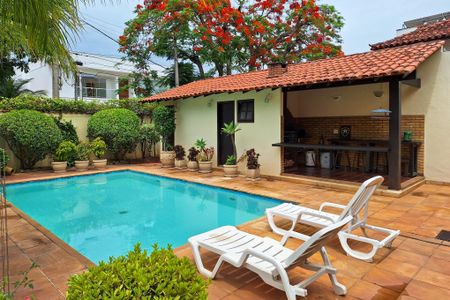 Casa à venda com 560m², 5 quartos e 3 vagasQuintal