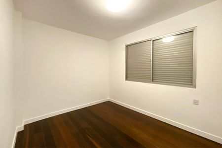 Apartamento à venda com 143m², 4 quartos e 2 vagasQuarto 3