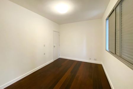 Apartamento à venda com 143m², 4 quartos e 2 vagasQuarto 2