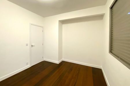 Apartamento à venda com 143m², 4 quartos e 2 vagasQuarto 4