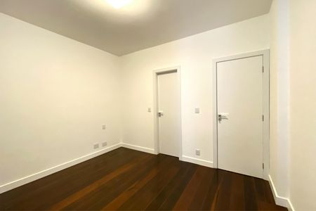 Apartamento à venda com 143m², 4 quartos e 2 vagasSuite 1