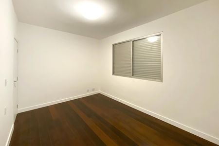 Apartamento à venda com 143m², 4 quartos e 2 vagasQuarto 2