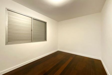 Apartamento à venda com 143m², 4 quartos e 2 vagasQuarto 2