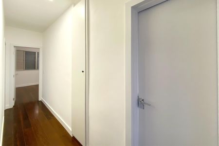 Apartamento à venda com 143m², 4 quartos e 2 vagasCorredor
