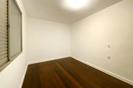 Apartamento à venda com 143m², 4 quartos e 2 vagasQuarto 2