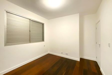 Apartamento à venda com 143m², 4 quartos e 2 vagasQuarto 3