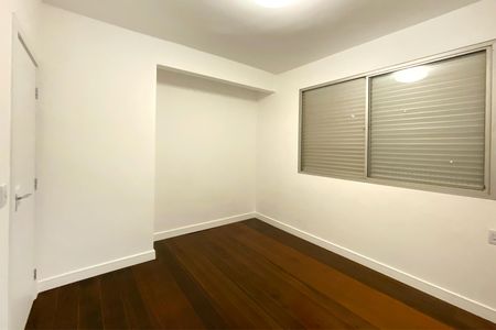 Apartamento à venda com 143m², 4 quartos e 2 vagasQuarto 4