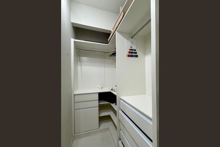 Apartamento à venda com 53m², 1 quarto e sem vagaÁrea de serviço - closet