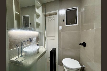 Banheiro social de apartamento à venda com 1 quarto, 53m² em Copacabana, Rio de Janeiro