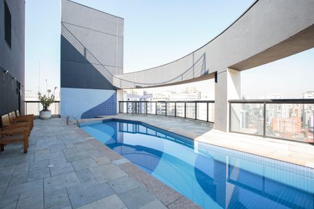 Studio para alugar com 32m², 1 quarto e 1 vaga Studio para alugar com 32m², 1 quarto e 1 vagaÁrea comum - Piscina