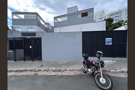 Casa de condomínio para alugar com 120m², 3 quartos e 3 vagasFachada Interna 