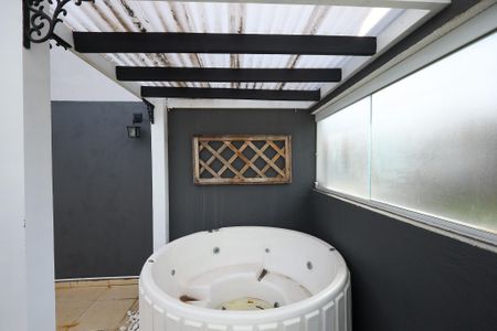 Casa de condomínio para alugar com 120m², 3 quartos e 3 vagasÁrea gourmet - Banheira Hidromassagem 